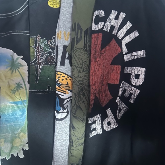 🌷5 random women’s small t-shirts! - Picture 2 of 3